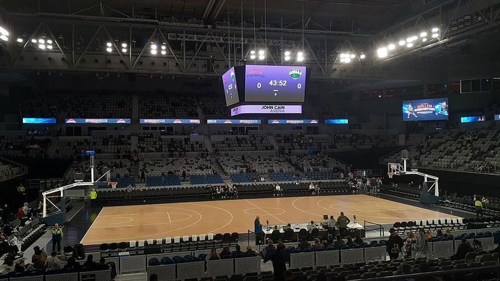那不勒斯足球俱乐部正在夏训中（封面配图）